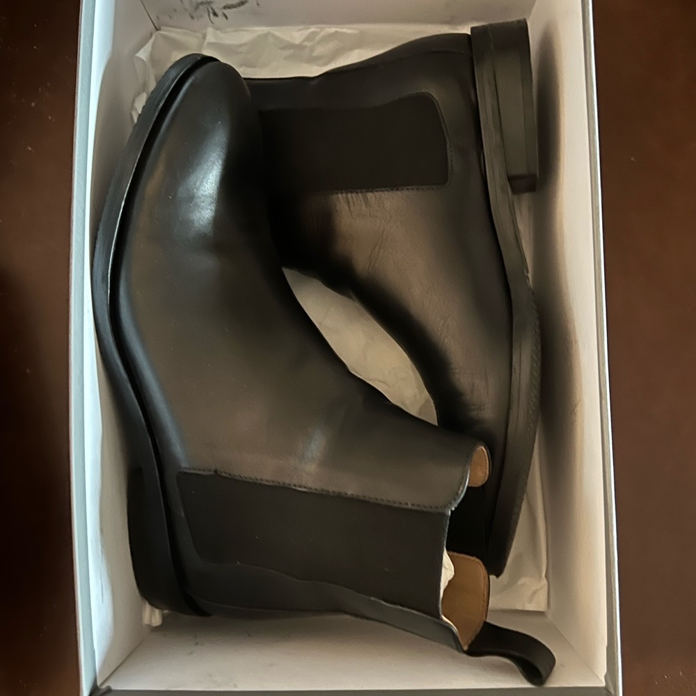 Everlane Black Chelsea Boots size 9